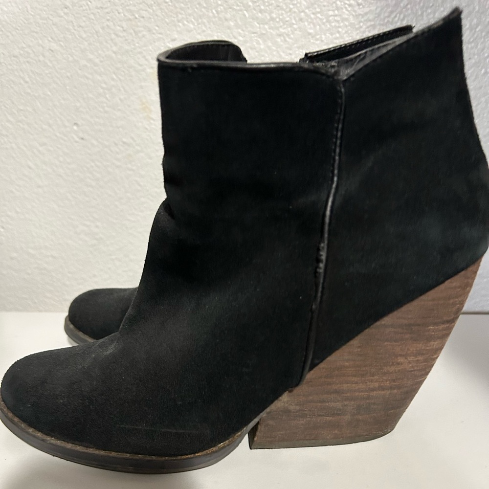 Very Volatile Wedge Heels